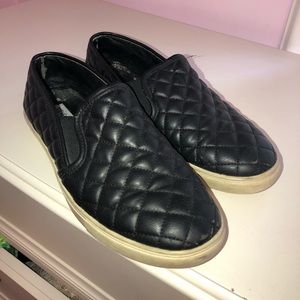 Great condition black Steve Madden slip ons!
